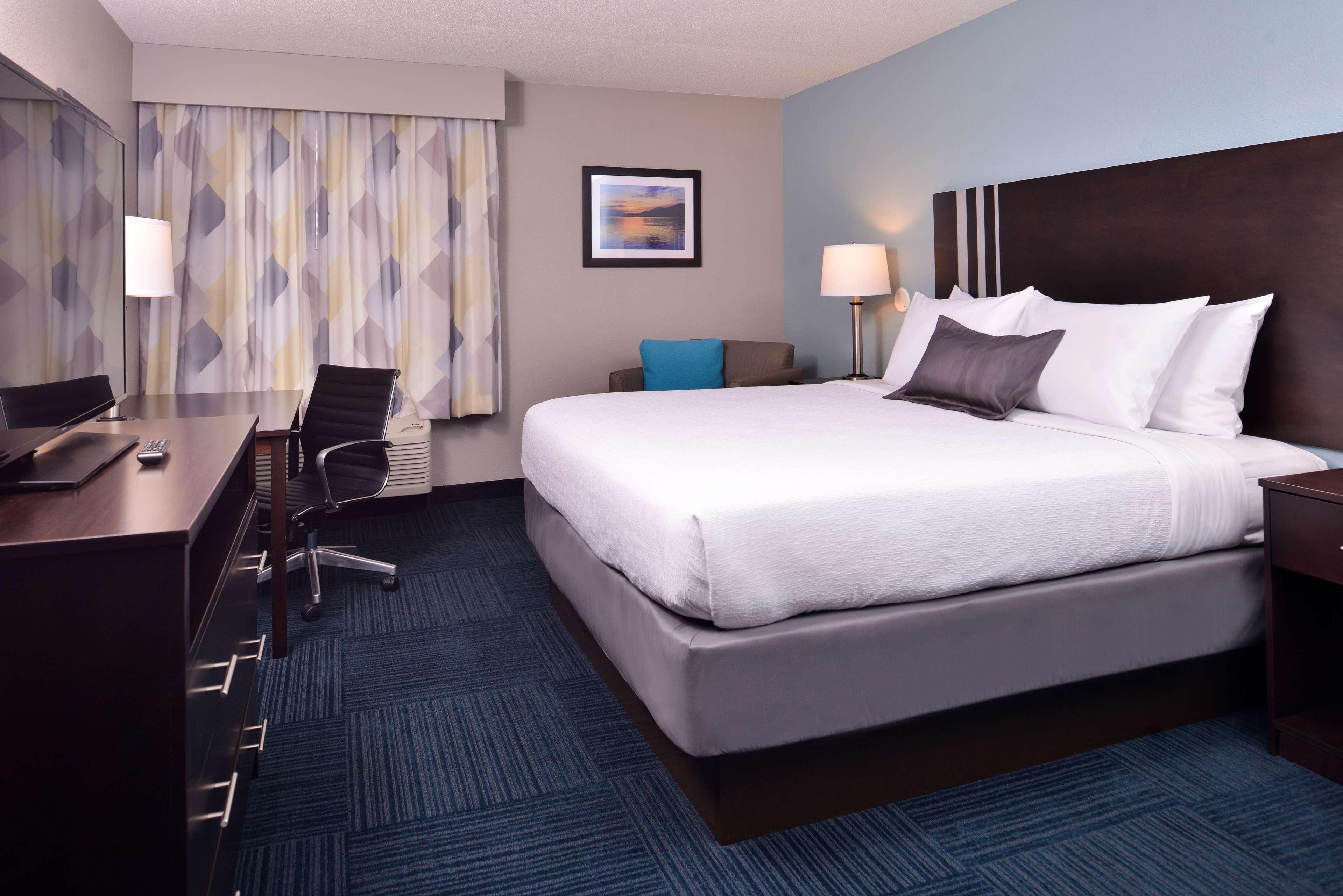 Best Western Hartford Hotel And Suites Exterior photo
