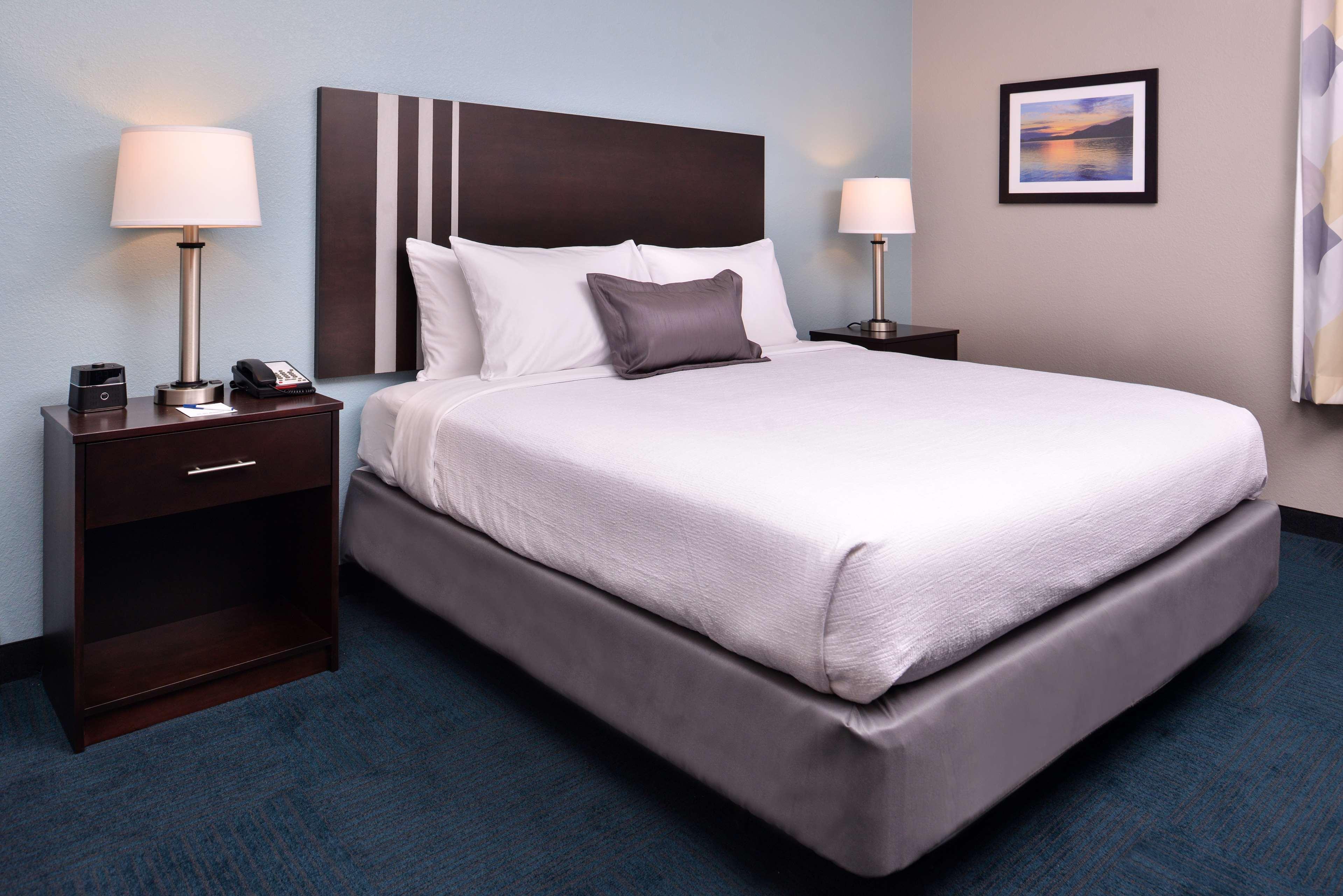 Best Western Hartford Hotel And Suites Exterior photo