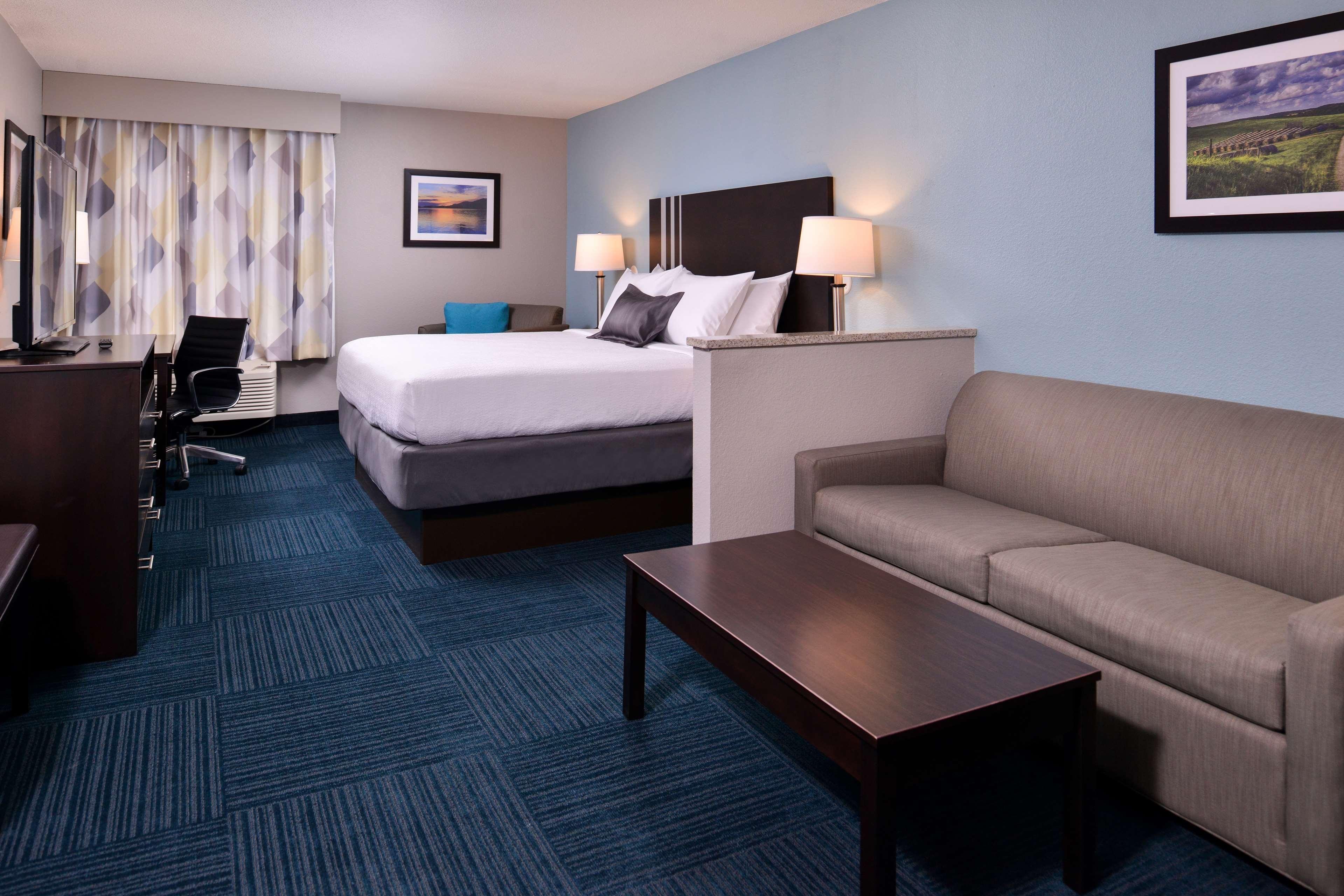 Best Western Hartford Hotel And Suites Exterior photo
