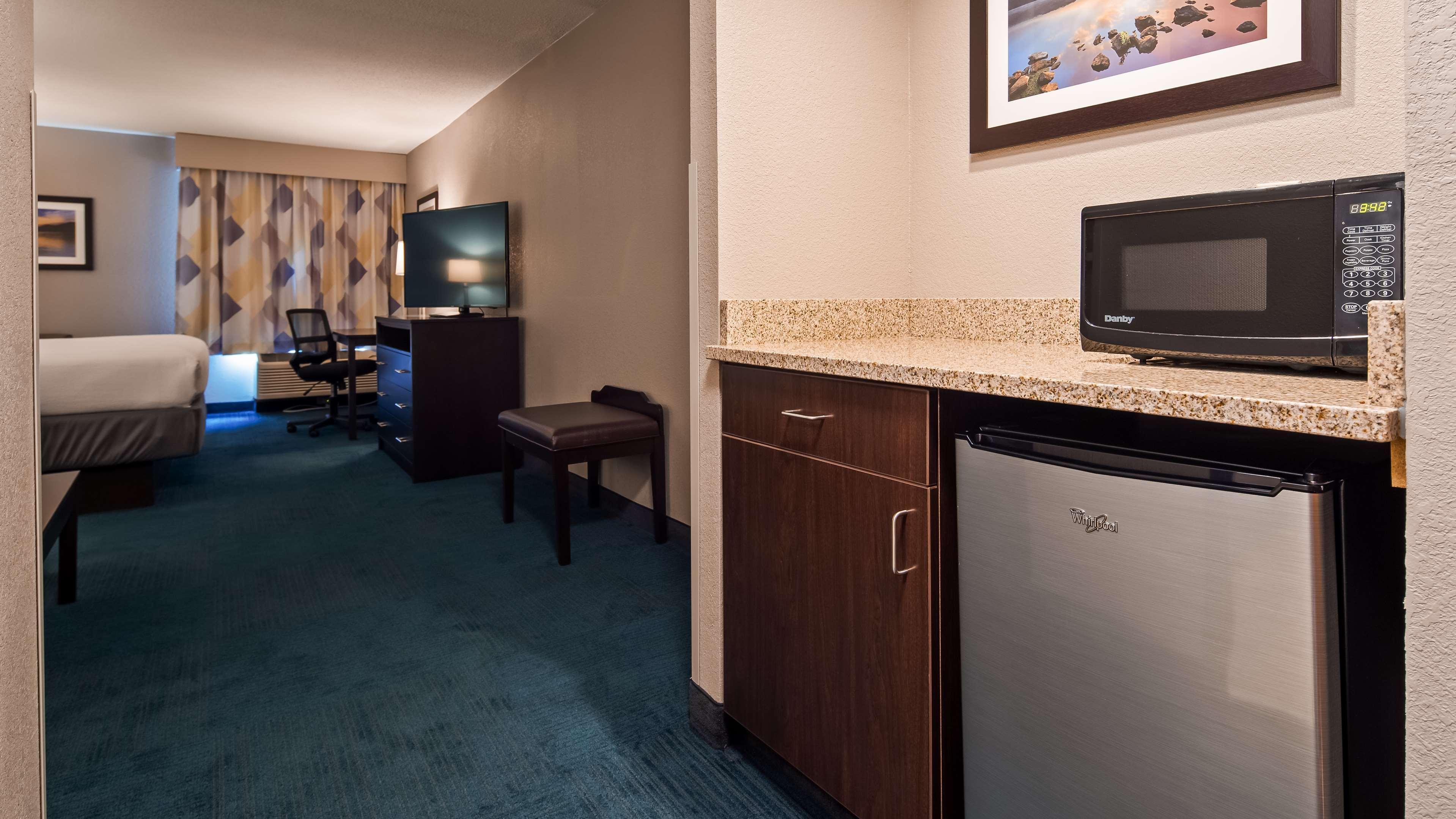 Best Western Hartford Hotel And Suites Exterior photo