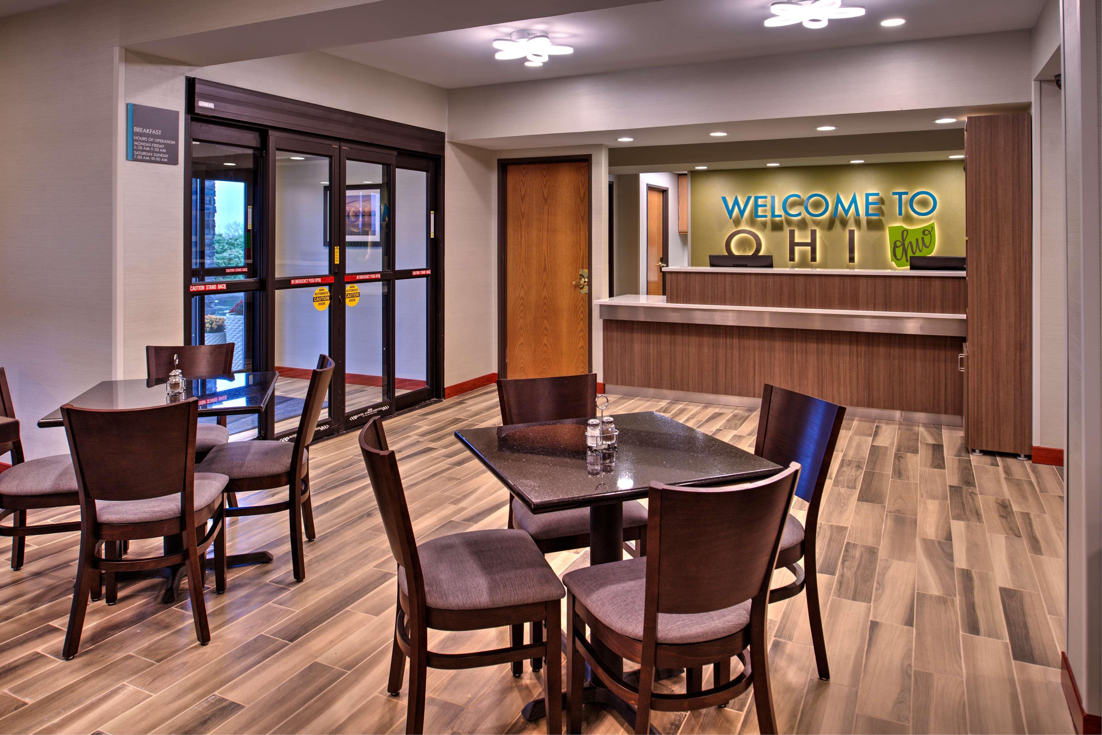 Best Western Hartford Hotel And Suites Exterior photo