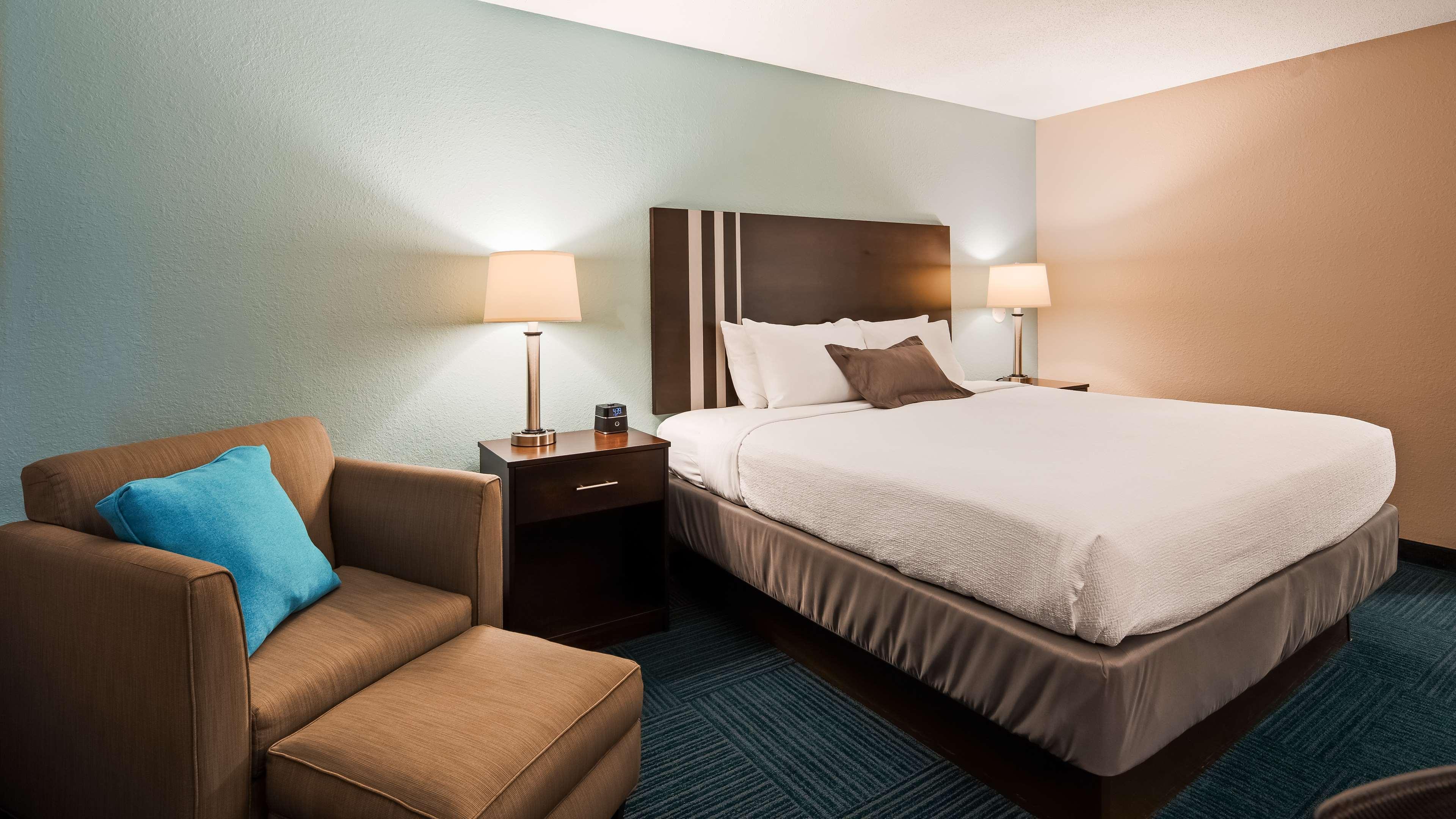 Best Western Hartford Hotel And Suites Exterior photo