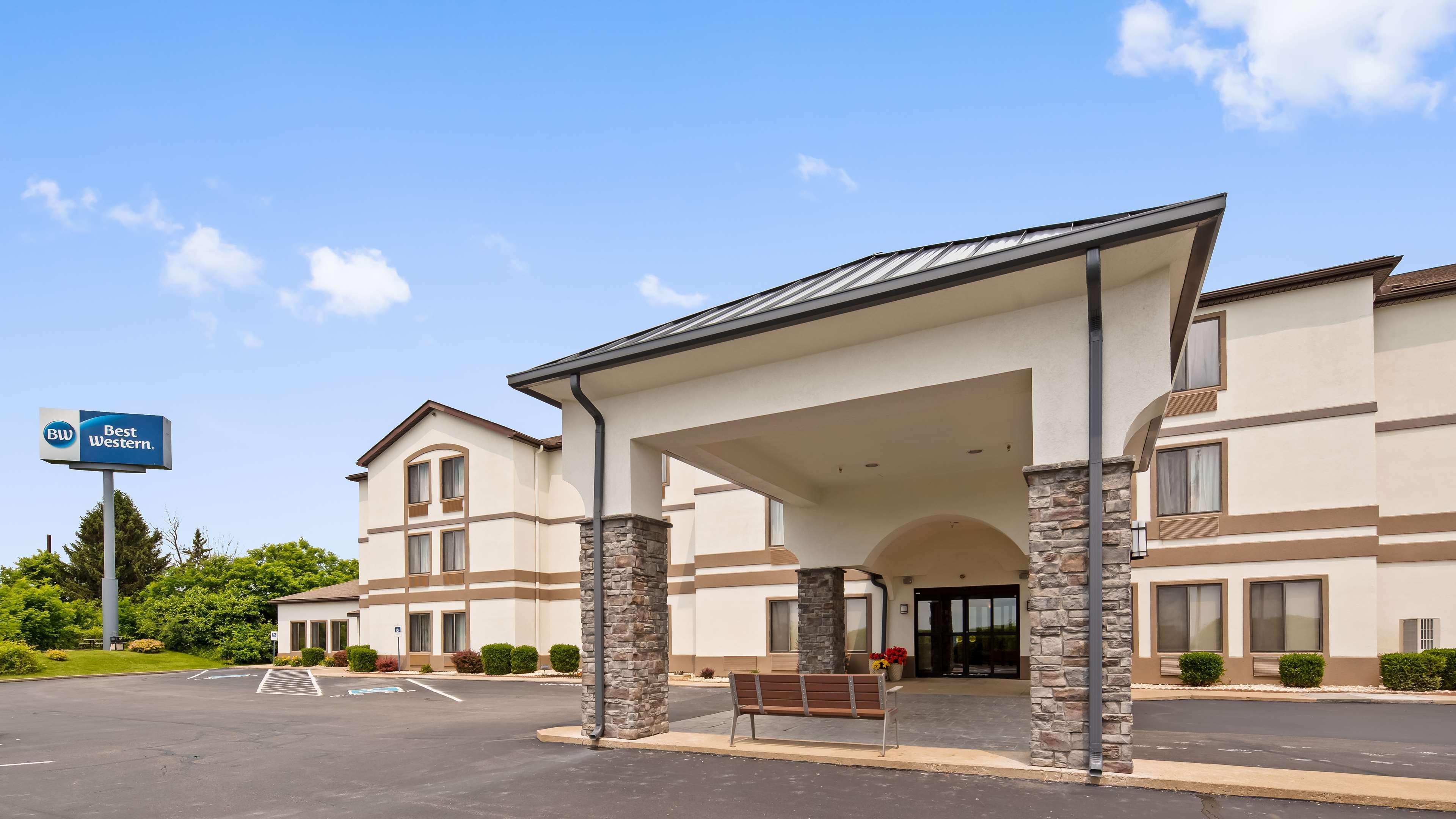 Best Western Hartford Hotel And Suites Exterior photo
