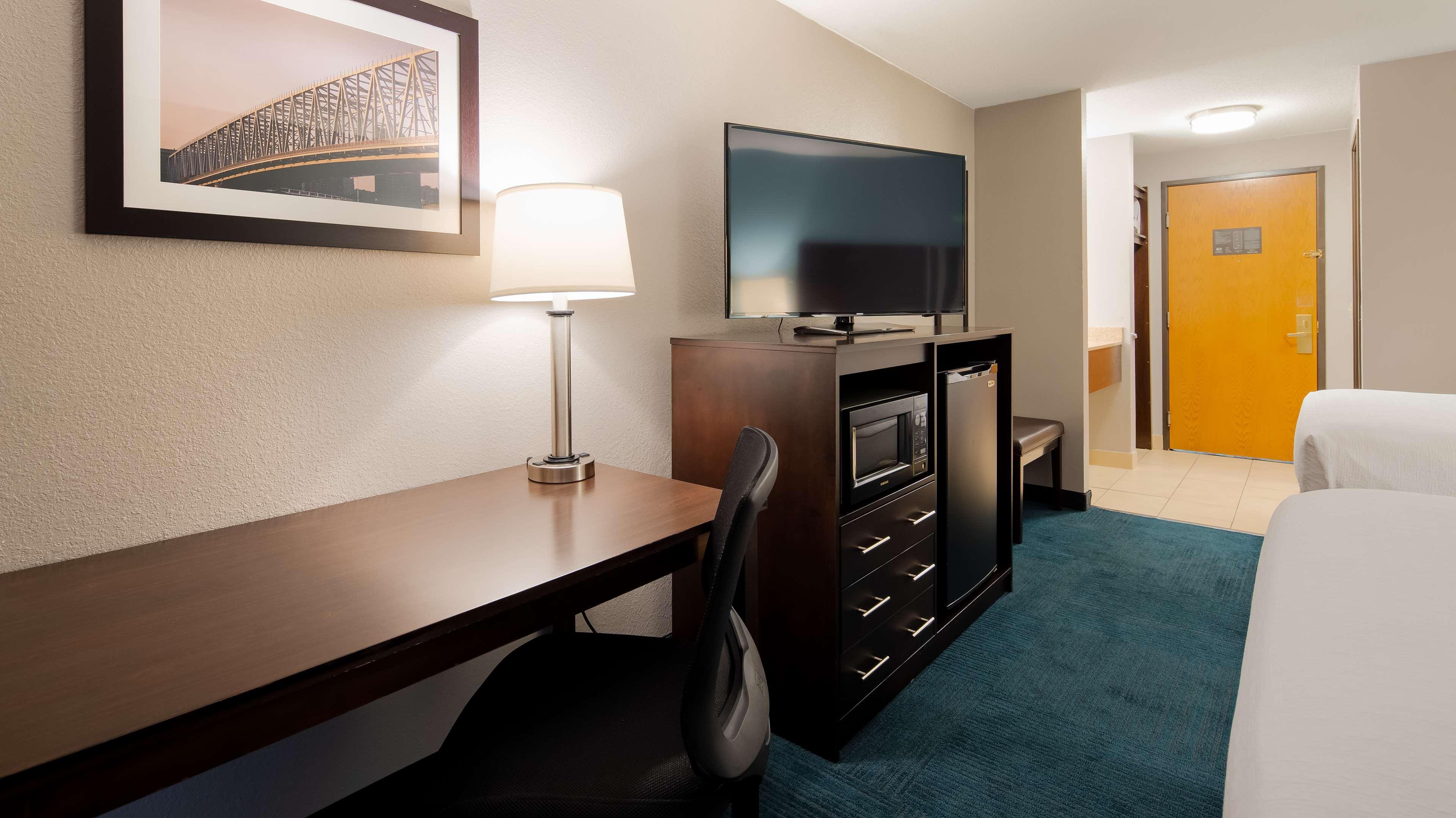 Best Western Hartford Hotel And Suites Exterior photo