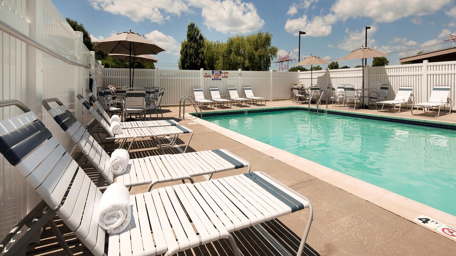 Best Western Hartford Hotel And Suites Exterior photo