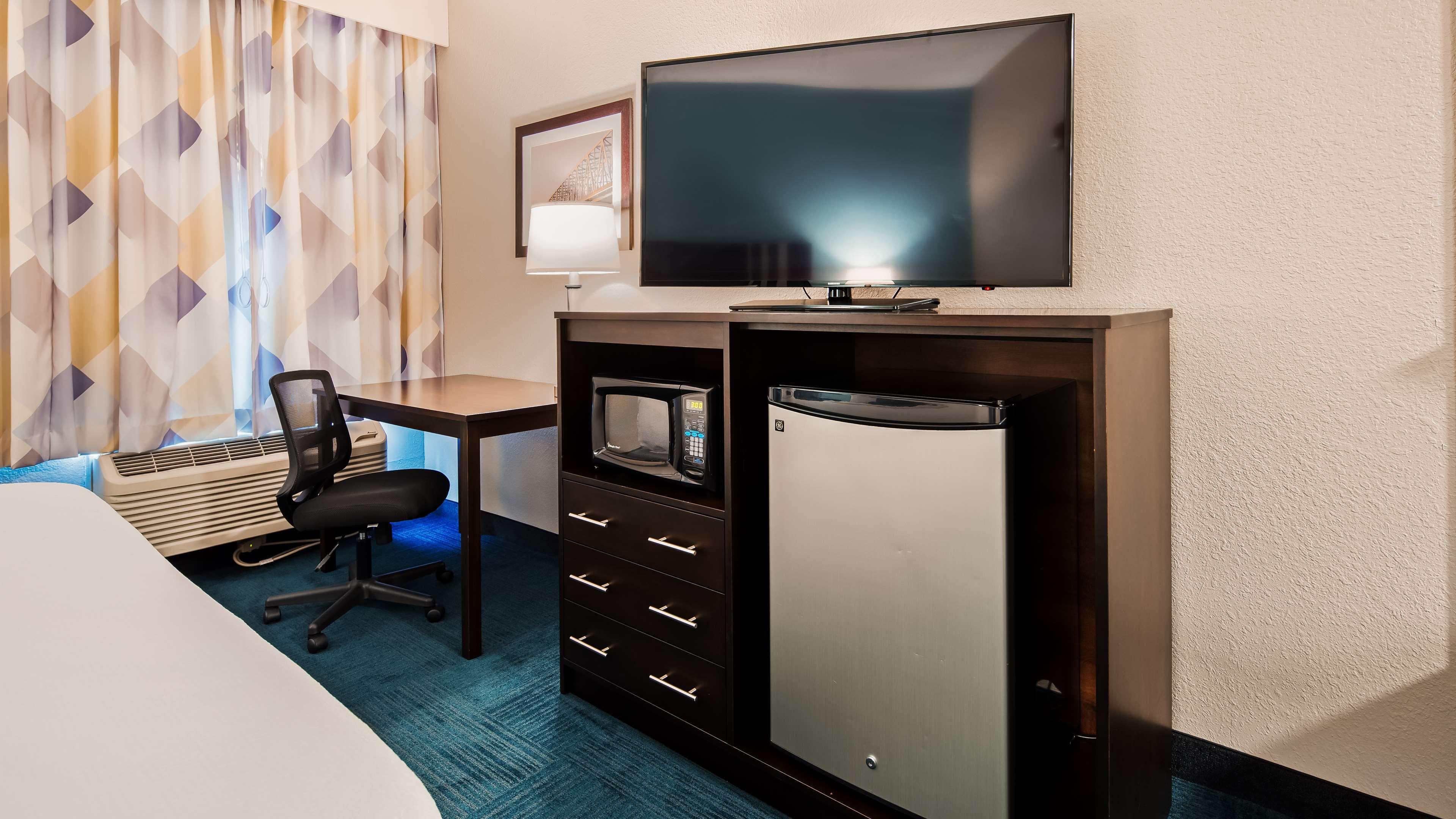 Best Western Hartford Hotel And Suites Exterior photo