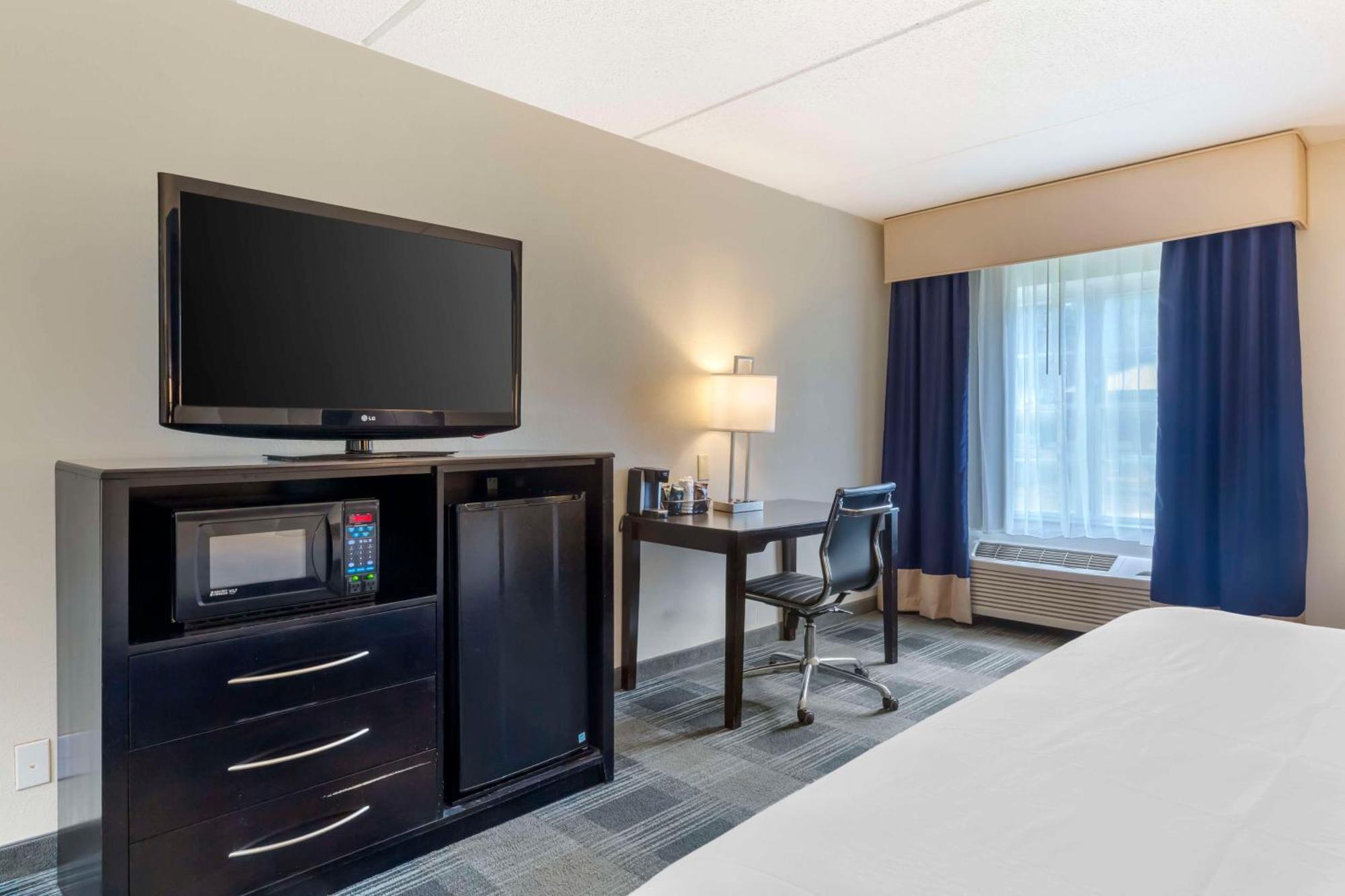 Best Western Hartford Hotel And Suites Exterior photo