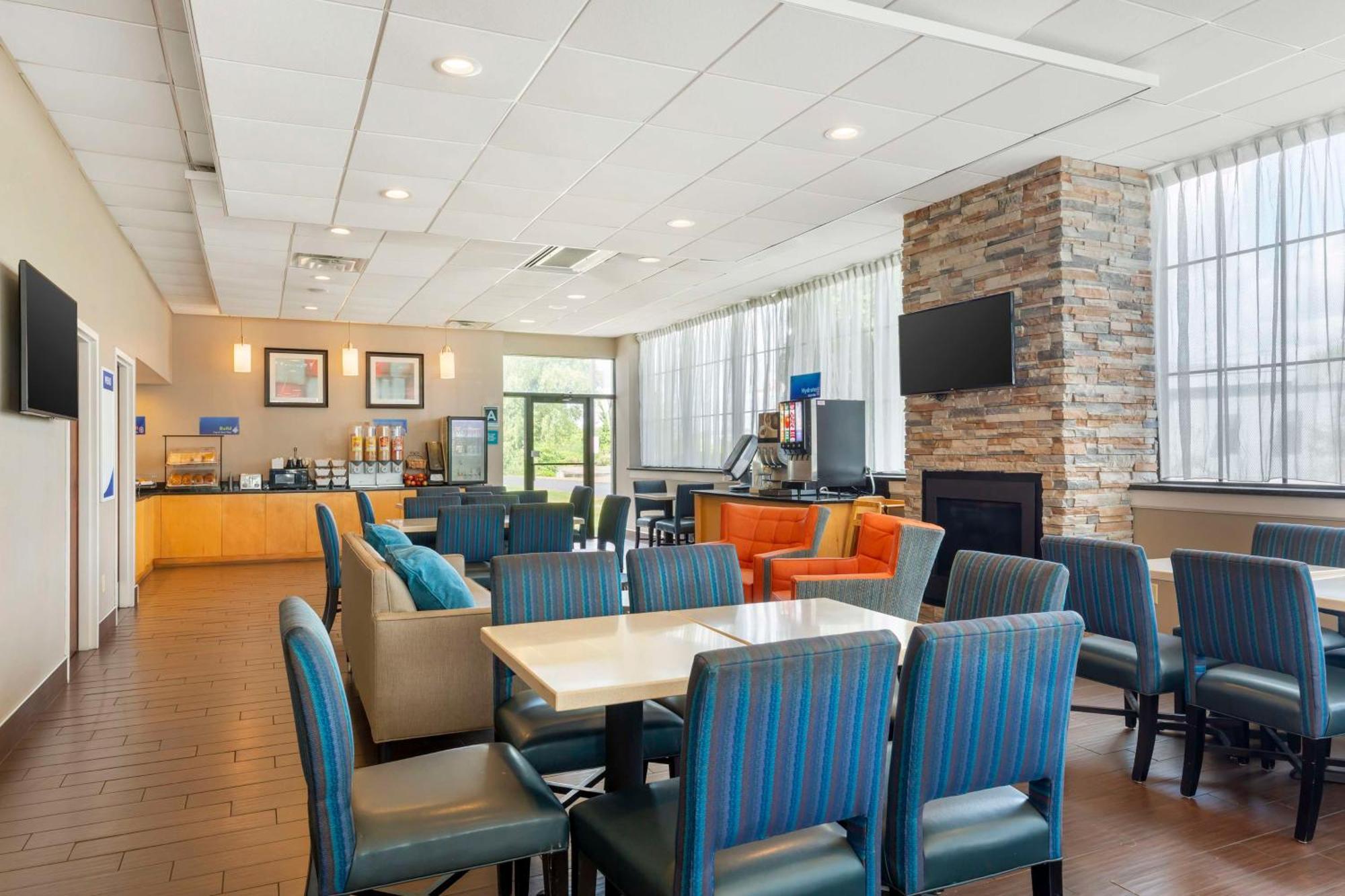 Best Western Hartford Hotel And Suites Exterior photo