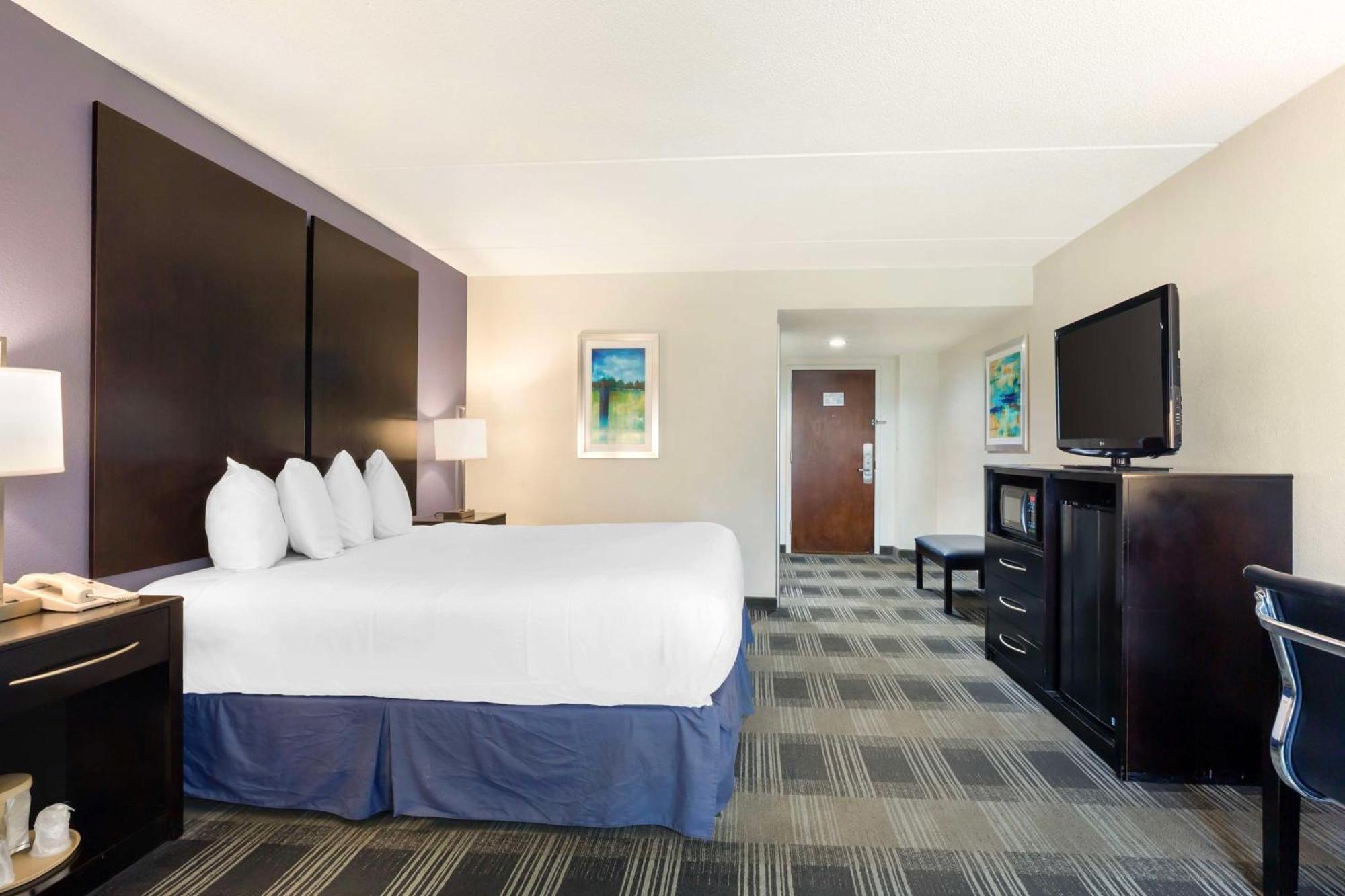 Best Western Hartford Hotel And Suites Exterior photo