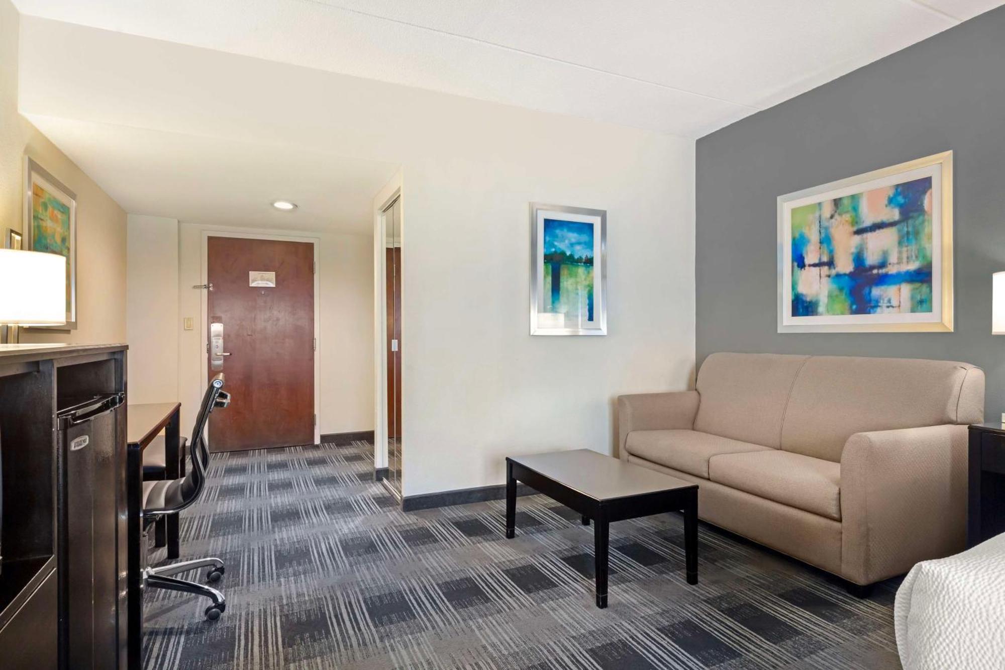 Best Western Hartford Hotel And Suites Exterior photo