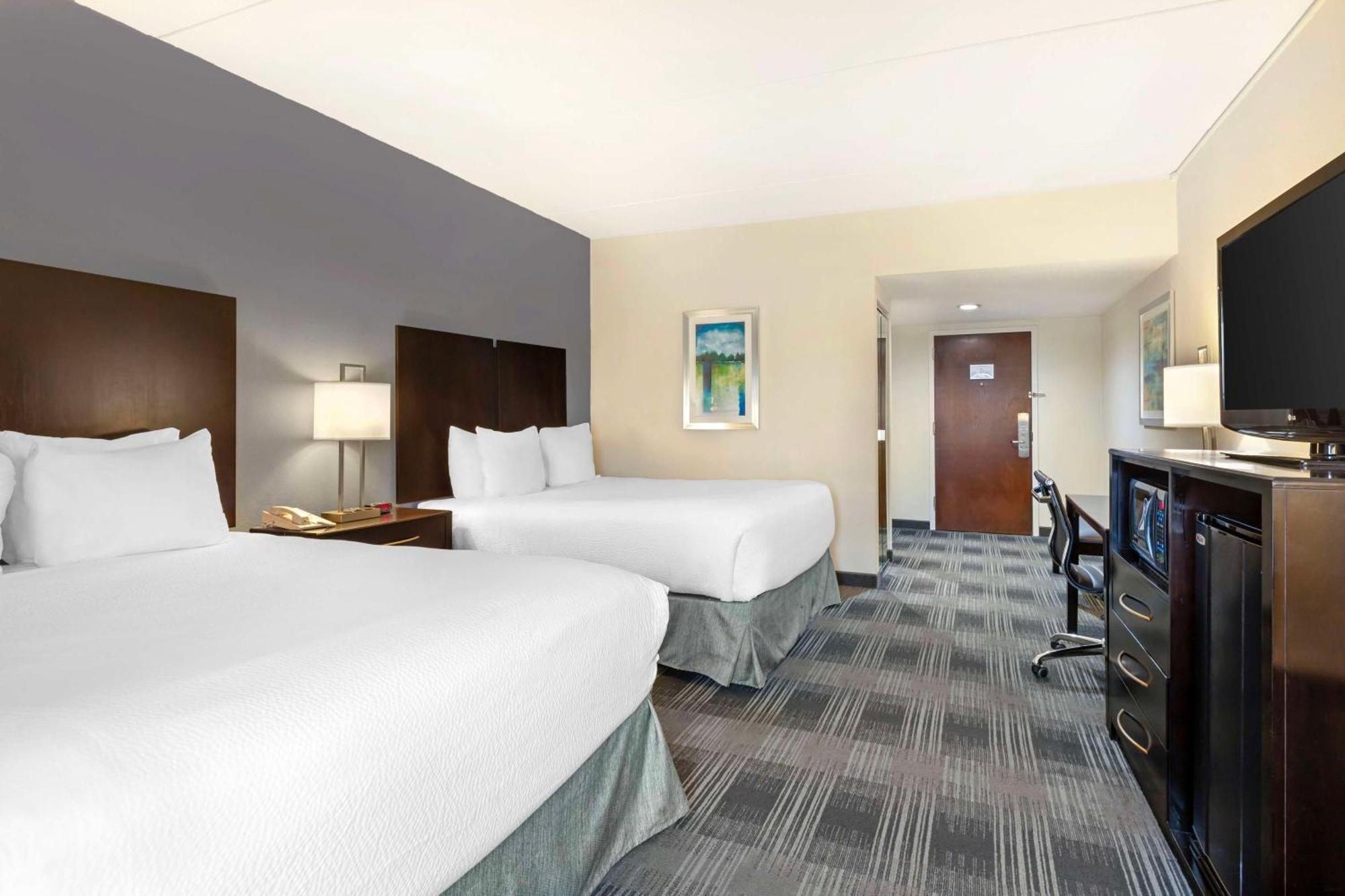 Best Western Hartford Hotel And Suites Exterior photo