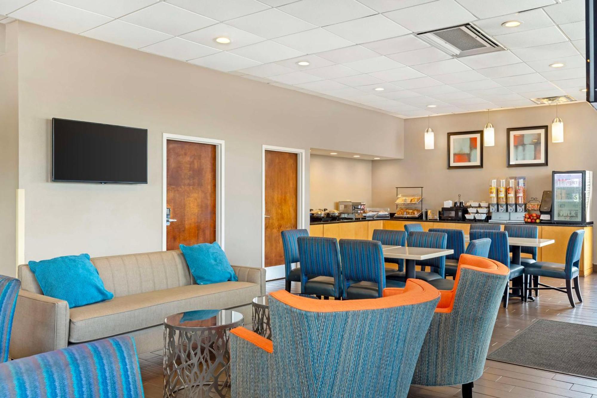 Best Western Hartford Hotel And Suites Exterior photo