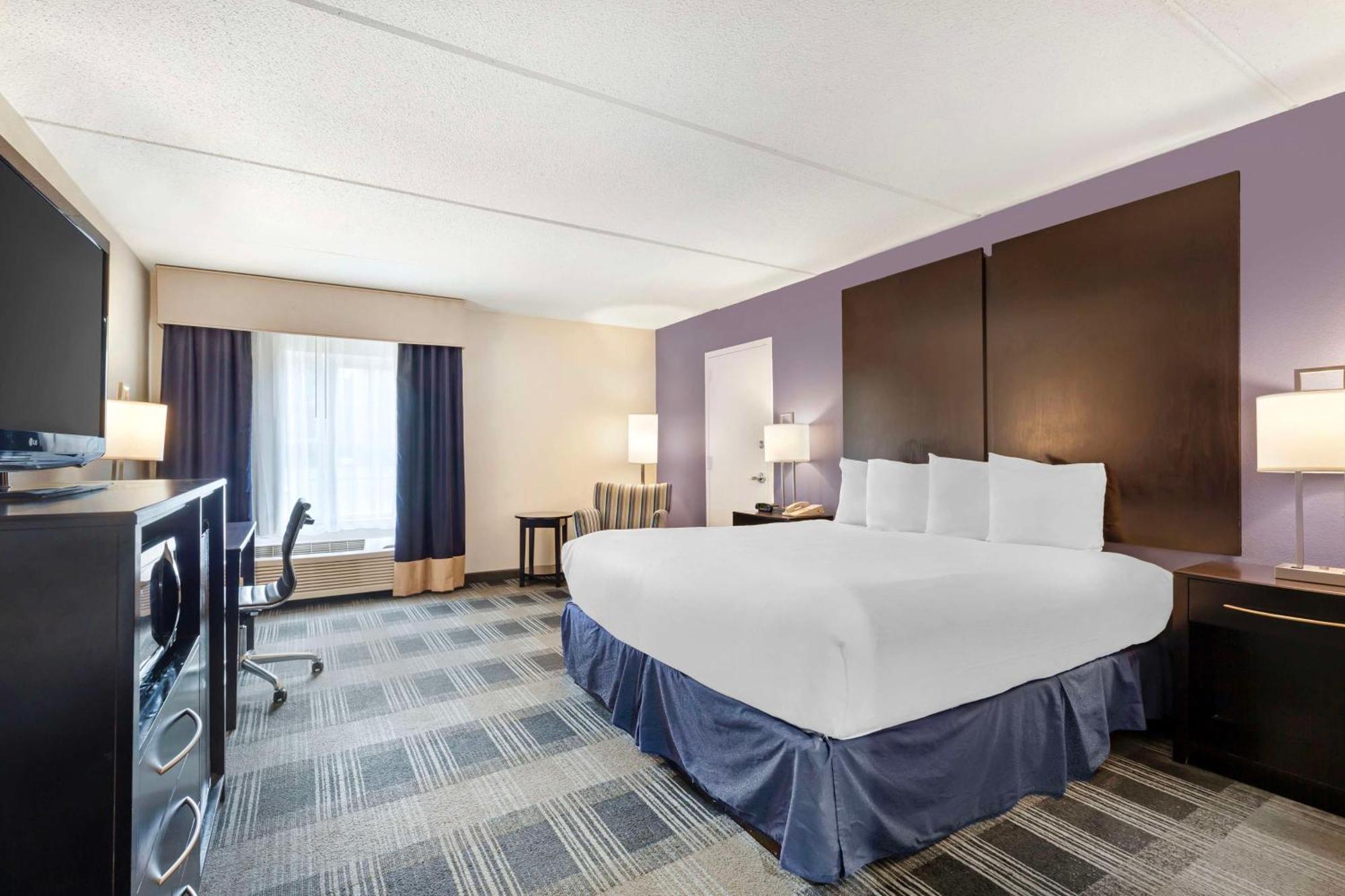 Best Western Hartford Hotel And Suites Exterior photo