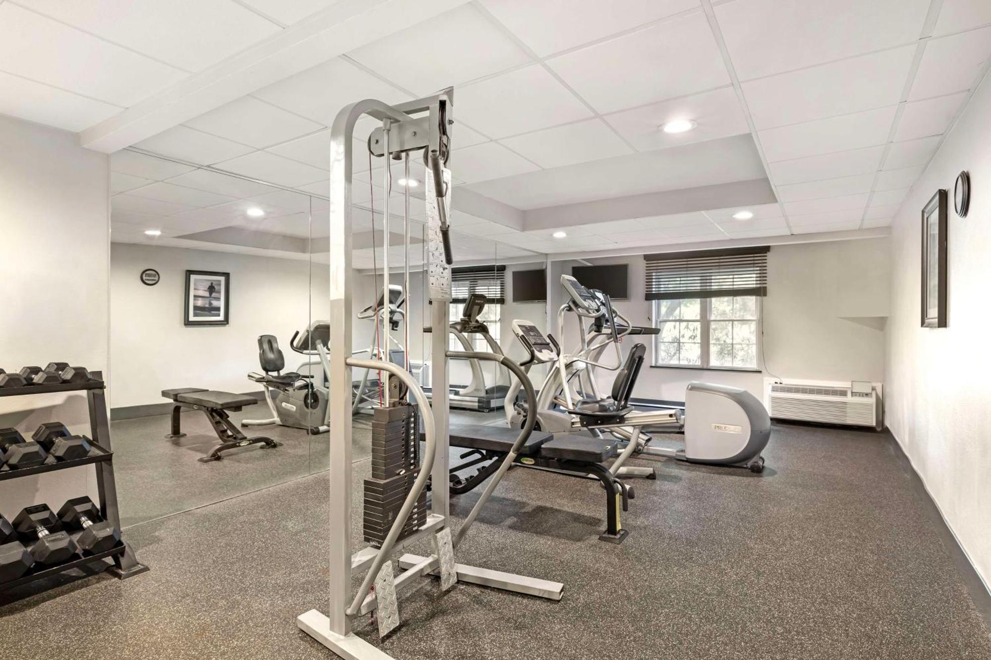 Best Western Hartford Hotel And Suites Exterior photo