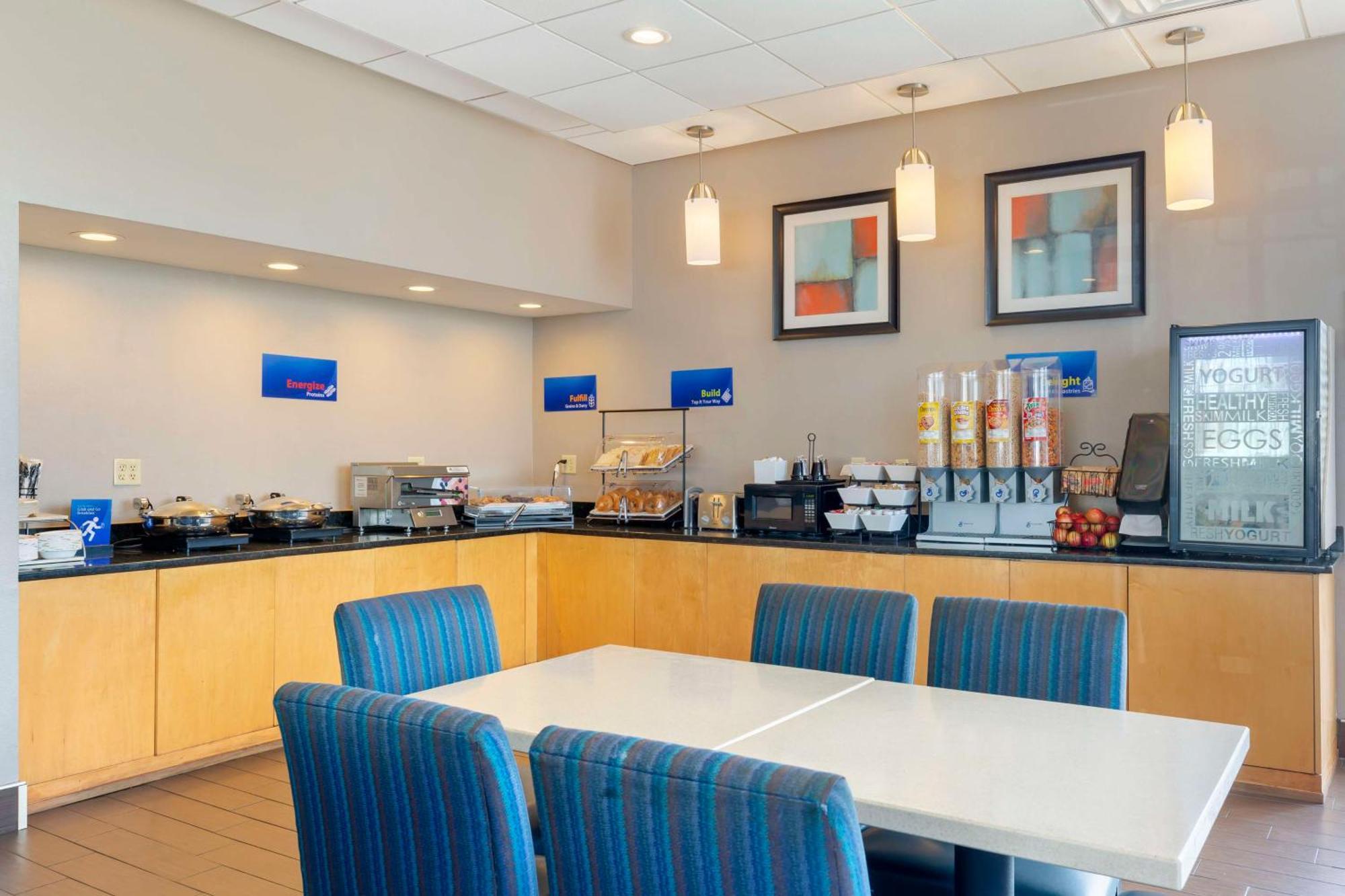 Best Western Hartford Hotel And Suites Exterior photo