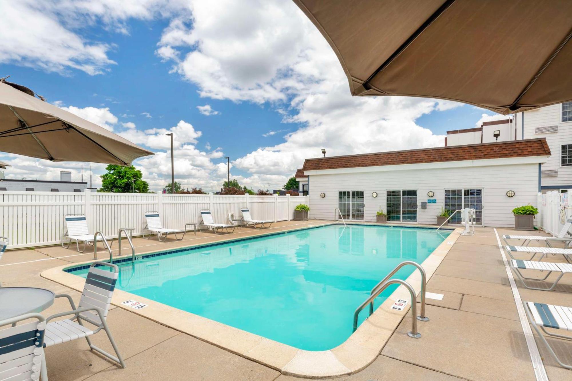 Best Western Hartford Hotel And Suites Exterior photo