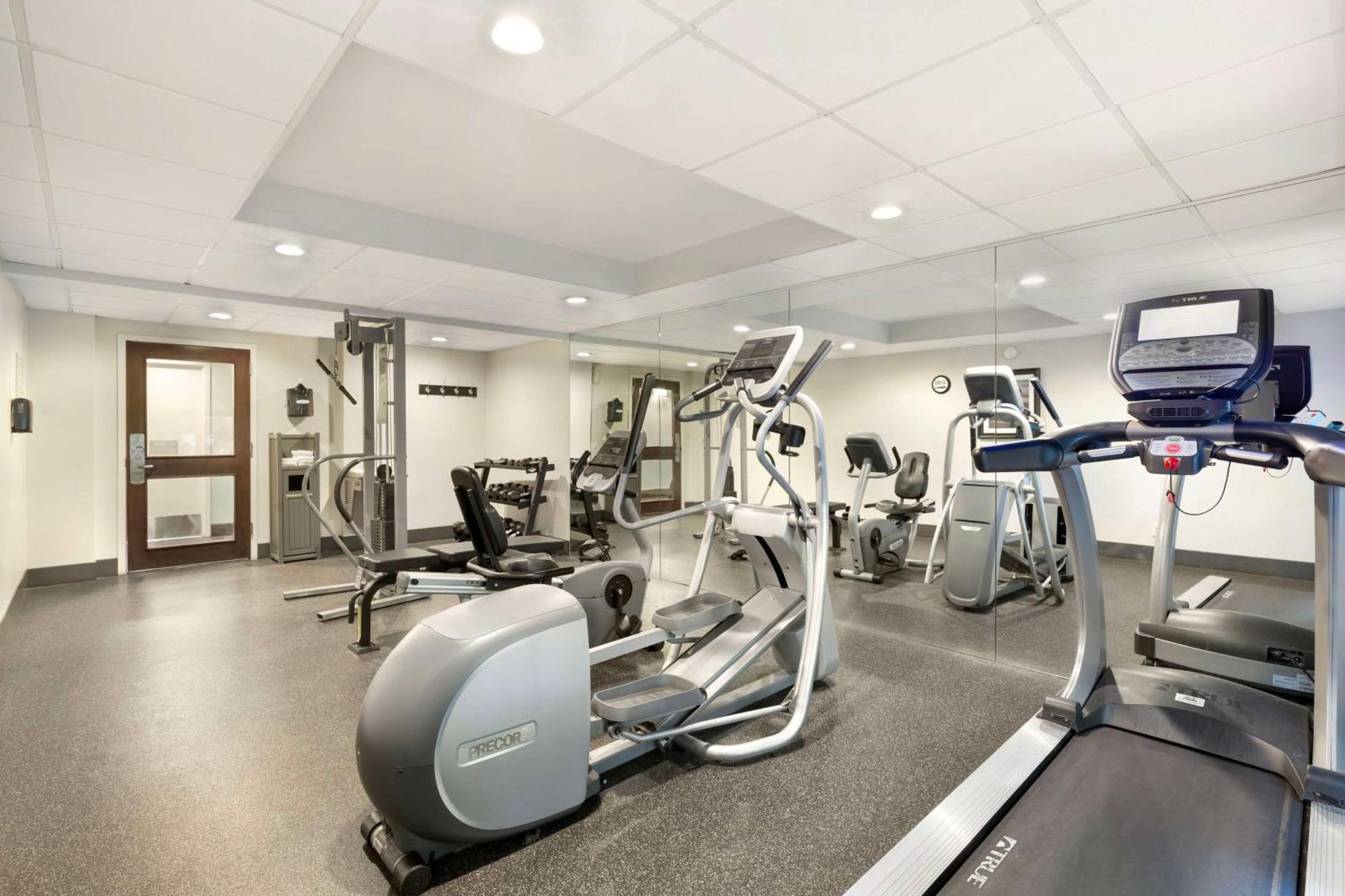 Best Western Hartford Hotel And Suites Exterior photo